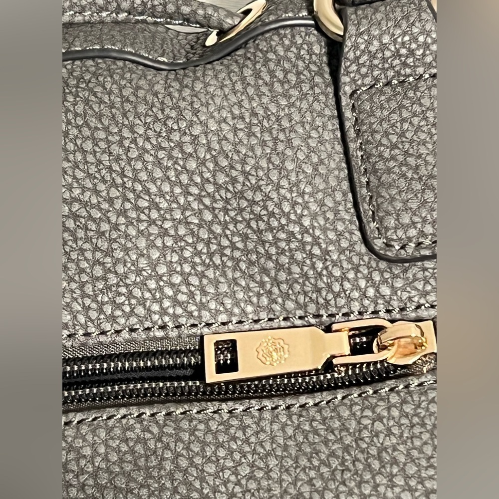 Gussaci Drawstring Shoulder Bag Purse Gray With Zipper Detail - Picture 5 of 13